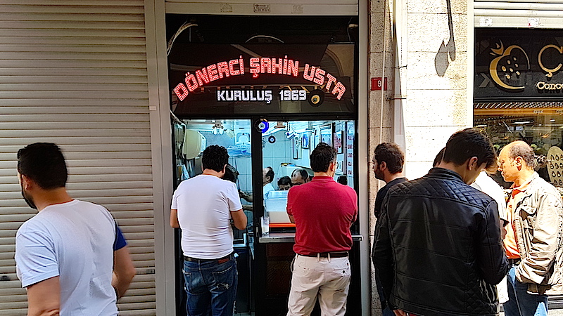 Eski İstanbul'da Bir Efsane: Dönerci Şahin Usta - LOKANTALARIM